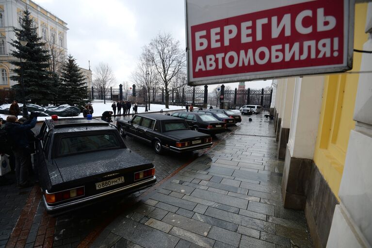 Автомобили, представленные в рамках выставки Олдтаймер-галерея на территории Московского Кремля