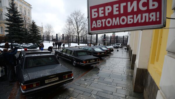 Автомобили, представленные в рамках выставки Олдтаймер-галерея на территории Московского Кремля