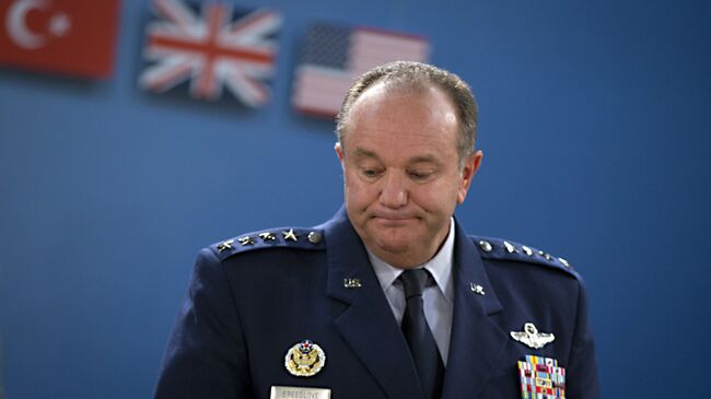 Командующий вооруженных сил США в Европе генерал Филипп Бридлав