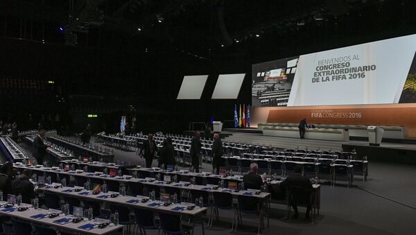 Зал заседаний Халленштадиона в Цюрихе, где пройдут выборы нового президента Международной федерации футбола (ФИФА)