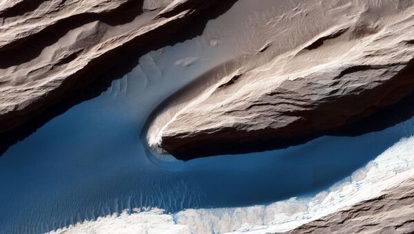 Поверхность на Марсе. Архивное фото