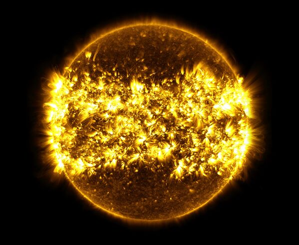 Изображение Солнца соединенное из 23 отдельных фотографий