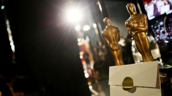 Статуэтки Оскара и конверт на репетиции перед церемонией вручения премии в 2015