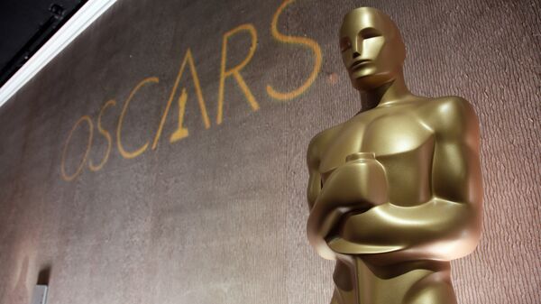 Статуэтка Оскара на обеде номинантов в отеле Beverly Hilton. Февраль 2016