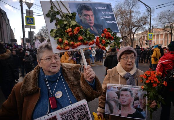 Участники марша памяти, посвященного годовщине гибели политика, общественного деятеля Бориса Немцова