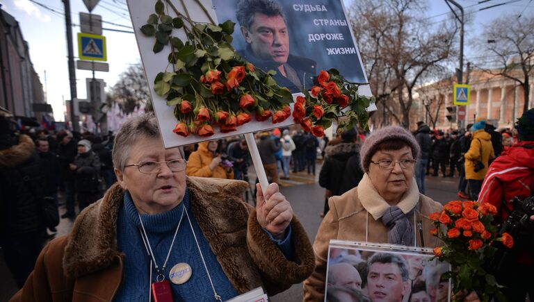 Участники марша памяти, посвященного годовщине гибели политика, общественного деятеля Бориса Немцова