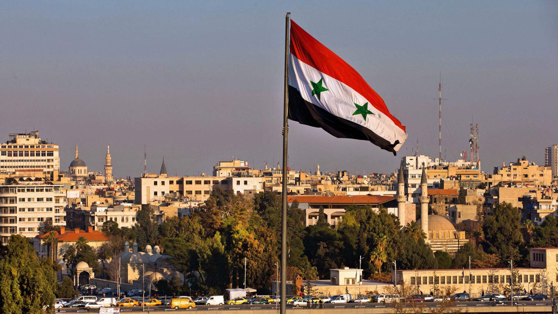 Флаг Сирии на улице Дамаска - РИА Новости, 1920, 28.01.2023