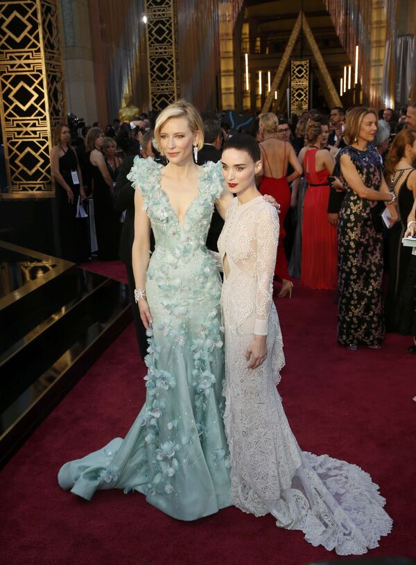 Актрисы Кейт Бланшетт и Руни Мара на 88-й церемонии вручения премии Оскар в Голливуде