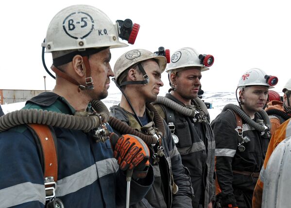 Горноспасатели у шахты Северная в Воркуте