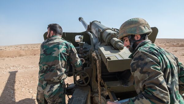 Бойцы Сирийской арабской армии ведут бой против отрядов террористов