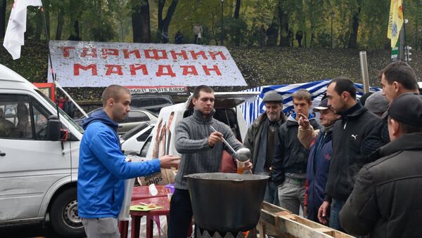 Акция протеста с требованием снизить тарифы на жилищно-коммунальные услуги в Киеве
