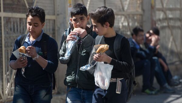 Подростки на одной из улиц Дамаска. Архивное фото