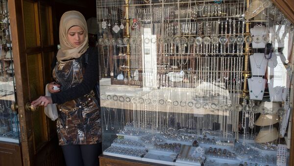 Женщина на рынке в Старом городе Дамаска