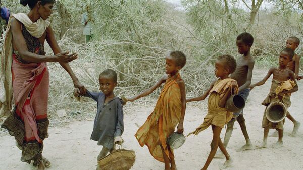 Голодные дети Сомали. Архивное фото