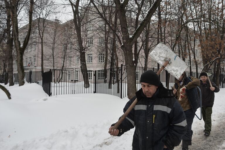 Уборка снега в Москве