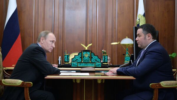 Президент России Владимир Путин и исполняющий обязанности губернатора Тверской области Игорь Руденя