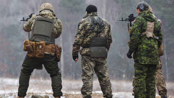 Канадские инструкторы обучают украинских военнослужащих по программе разработанной в Канаде UNIFIER на Яворивском полигоне во Львовской области Канадские инструкторы обучают украинских военнослужащих по программе разработанной в Канаде UNIFIER на Яворивском полигоне во Львовской области