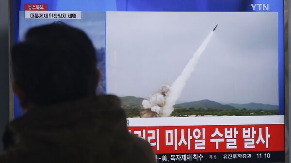 Кадры видео с запуска КНДР ракет малой дальности с восточного побережья полуострова в направлении Японского моря
