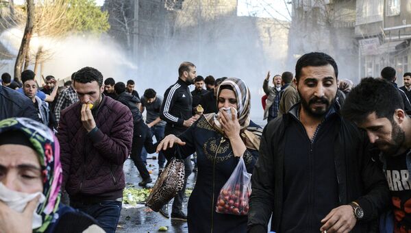 Протесты против комендантского часа в Турции. 3 марта 2016. Архивное фото