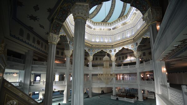 Молитвенный зал соборной мечети. Архивное фото