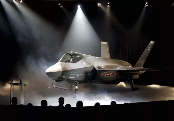 Истребитель-бомбардировщик Lockheed Martin F-35