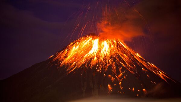 Извержение вулкана Тунгурауа в Эквадоре. 27 февраля 2016