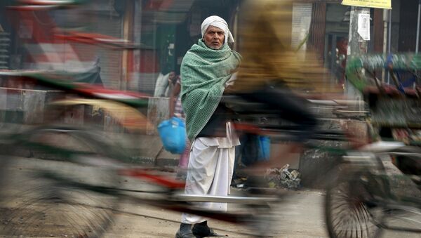 Мужчина на улице в одном из старых кварталов Дели, Индия. Архивное фото