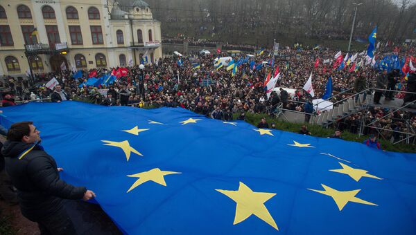 Участники митинга За европейскую Украину в Киеве