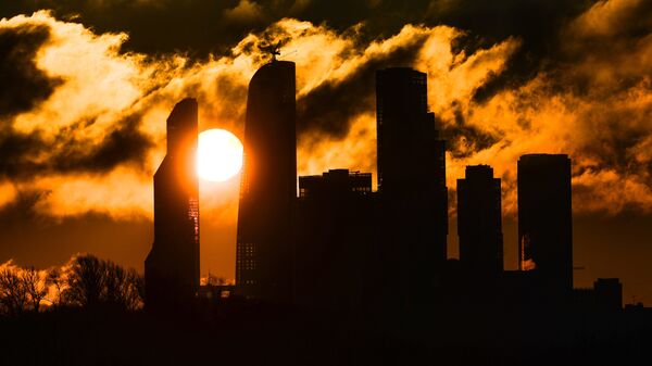 Рассвет над комплексом Москва-сити в Москве