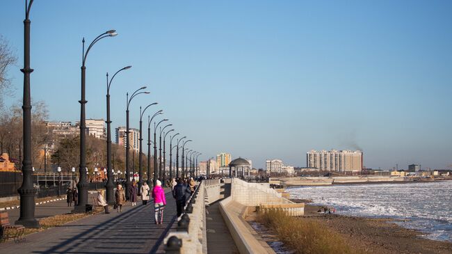 На набережной реки Амур в городе Благовещенске. Архивное фото