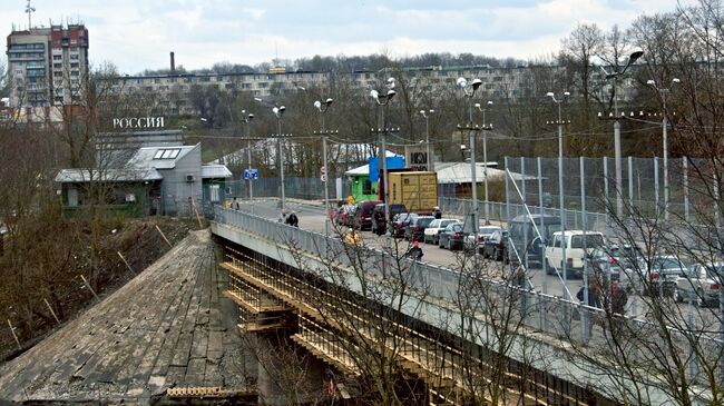 Граница России с Эстонией. Ивангород - Нарва. Архивное фото