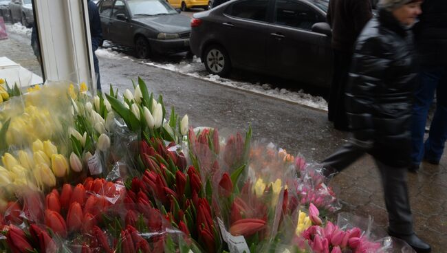 Продажа цветов к 8 марта в Москве. Архивное фото