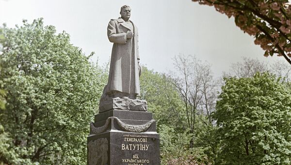 Памятник генералу Н.Ватутину в Киеве