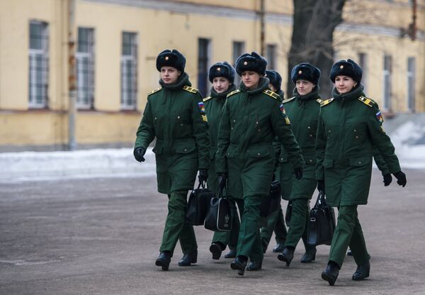 Учебные занятия с девушками-курсантами Военно-космической академии в Санкт-Петербурге