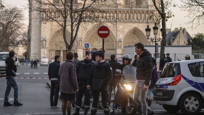 Траурная месса в соборе Парижской Богоматери