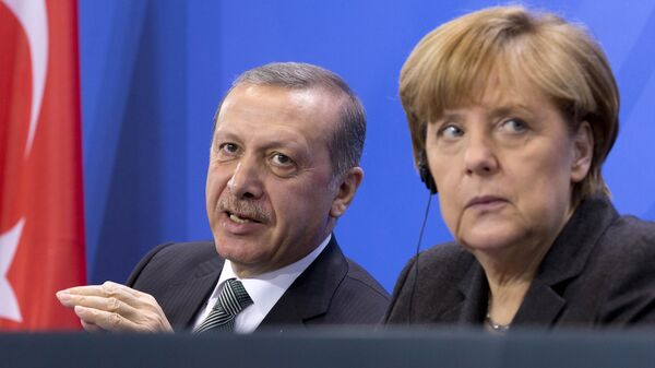 Президент Турции Тайип Эрдоган и Федеральный канцлер Германии Ангела Меркель во время встречи в Берлине
