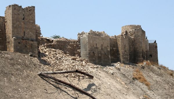 Поврежденная стена Цитадели Алеппо. Архивное фото