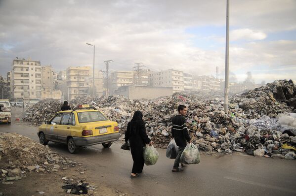 Свалка мусора в городе Алеппо. 2012 год