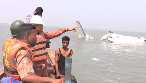 Грузовой самолет Ан-26 упал в море у берегов Бангладеш. Кадры с места ЧП