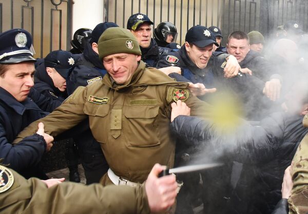 Столкновения участников акций в защиту Н. Савченко и милиции у Генерального консульства Российской Федерации в Одессе
