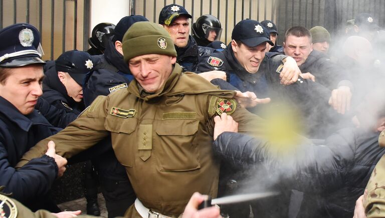 Столкновения участников акций в защиту Н. Савченко и милиции у Генерального консульства Российской Федерации в Одессе