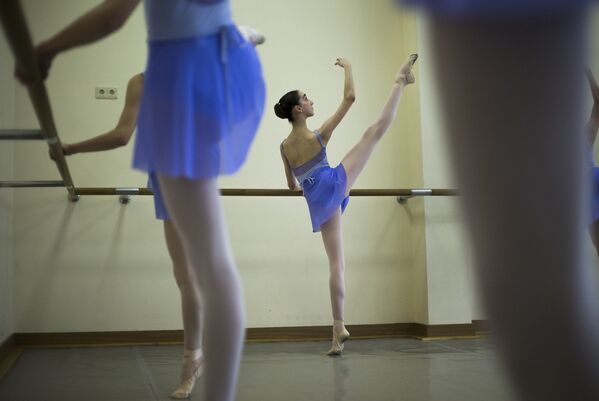 Харпер Ортлиб во время занятий в Московской государственной академии хореографии
