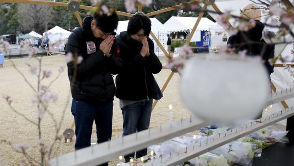 В Японии почтили память погибших при цунами 2011 года, 11 марта 2016