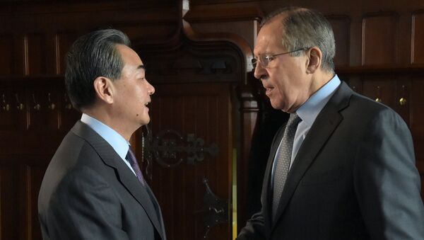 Глава МИД КНР Ван И и министр иностранных дел РФ Сергей Лавров во время встречи в Москве. Архивное фото