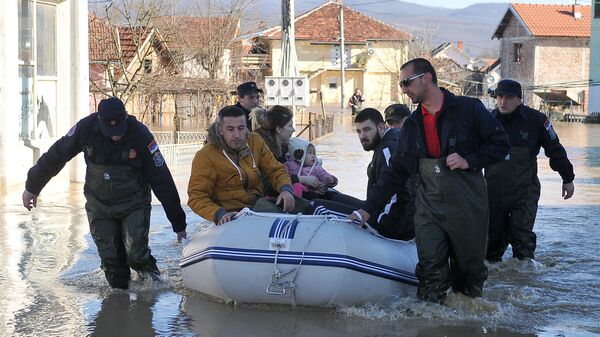 Спасатели ликвидируют последствия наводнений в Сербии