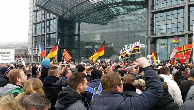 Митинг против политики Меркель в Берлине