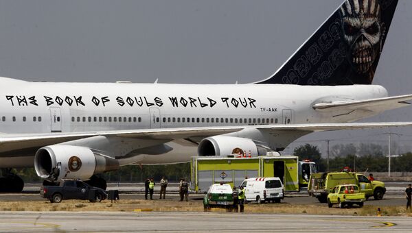Boeing 747 группы Iron Maiden в аэропорту Сантьяго