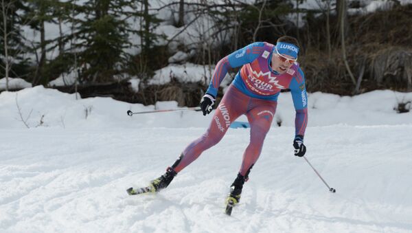 Сергей Устюгов на дистанции гонки преследования на этапе Кубка мира по лыжным гонкам в Канаде, 12 марта 2016