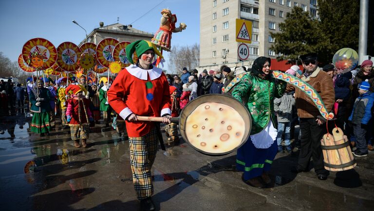 Масленичные гуляния на площади Преображенского кафедрального собора в Бердске Новосибирской области