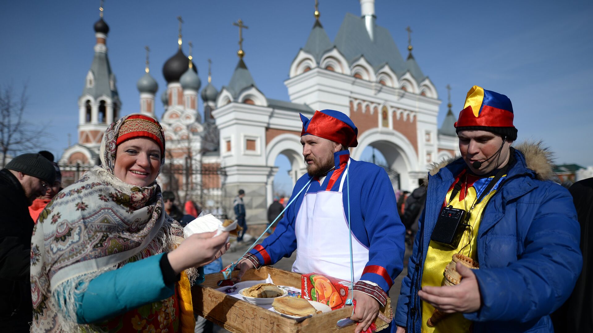 Масленичные гуляния на площади Преображенского кафедрального собора в Бердске Новосибирской области - РИА Новости, 1920, 07.02.2024